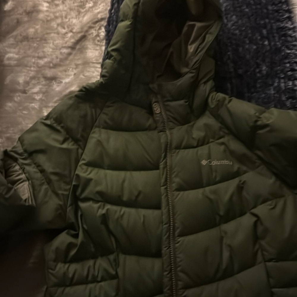 Olive Green Columbia winter coat with hood & Omni Heat interior